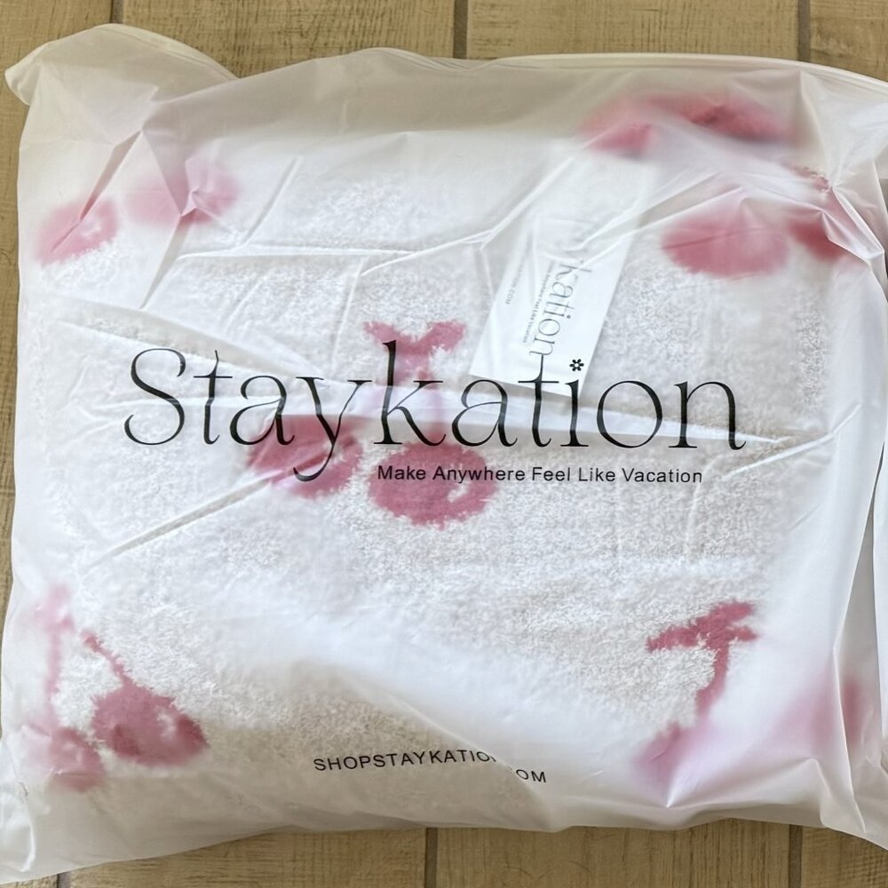 Staykation Quillow – pink with red cherries